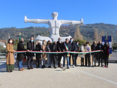 inaugurata “Ego” di Choi Yoon Sook, scultura rafforza legame tra Pietrasanta e Korea