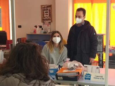 Tamponi, quarantene e accesso ai luoghi di lavoro. Cosa cambia dal primo aprile