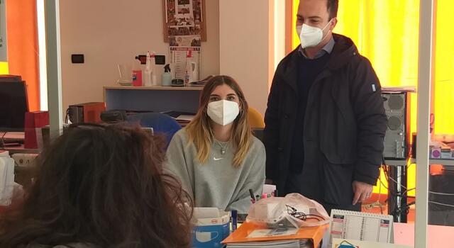 Tamponi, quarantene e accesso ai luoghi di lavoro. Cosa cambia dal primo aprile