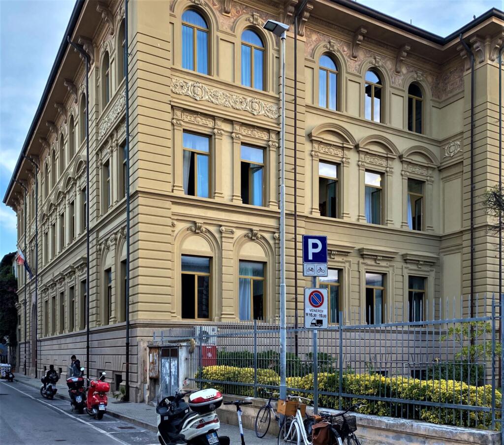 Facciata Liceo Carducci viareggio 2