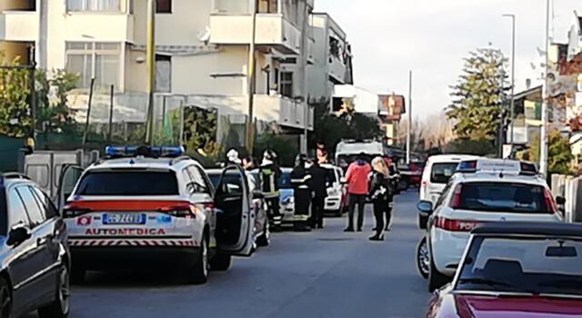 Barricati in casa, confermato il fermo: il 44enne resta in carcere, il padre ai domiciliari