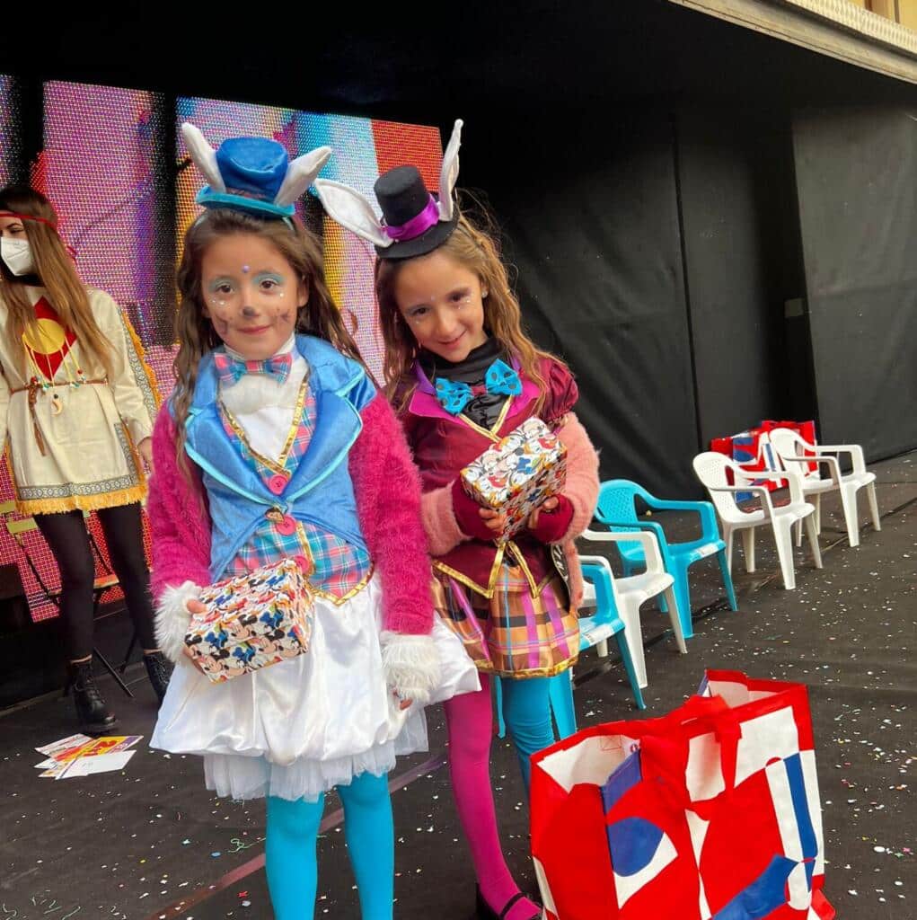 Carnevale Camaiore 2022 Anna e Viola domenici e1645785292470