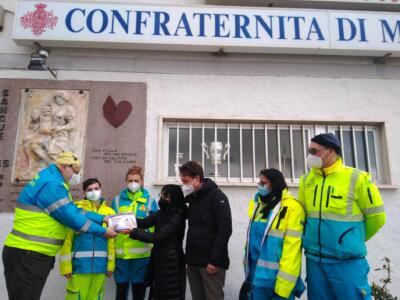 Donato un saturimetro alla Misericordia di Torre del Lago