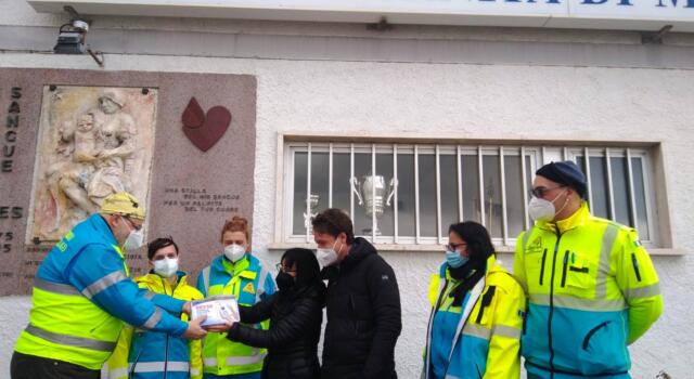 Donato un saturimetro alla Misericordia di Torre del Lago