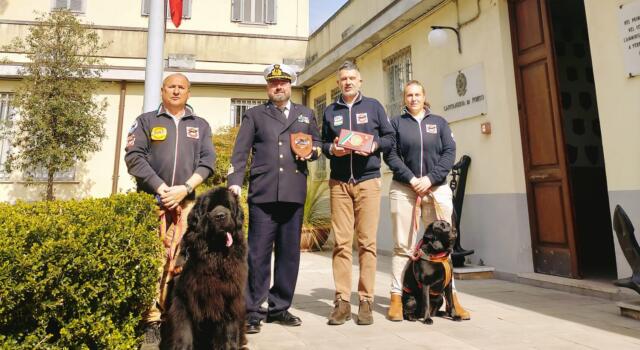 La Capitaneria di porto, Guardia Costiera di Viareggio incontra la Scuola Italiana Cani di Salvamento