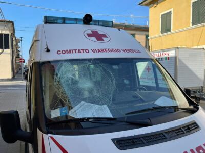 Viareggio: vandalizzata un’ambulanza della Croce Rossa