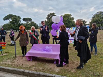 Disturbi alimentari, a San Rossore inaugurata panchina lilla