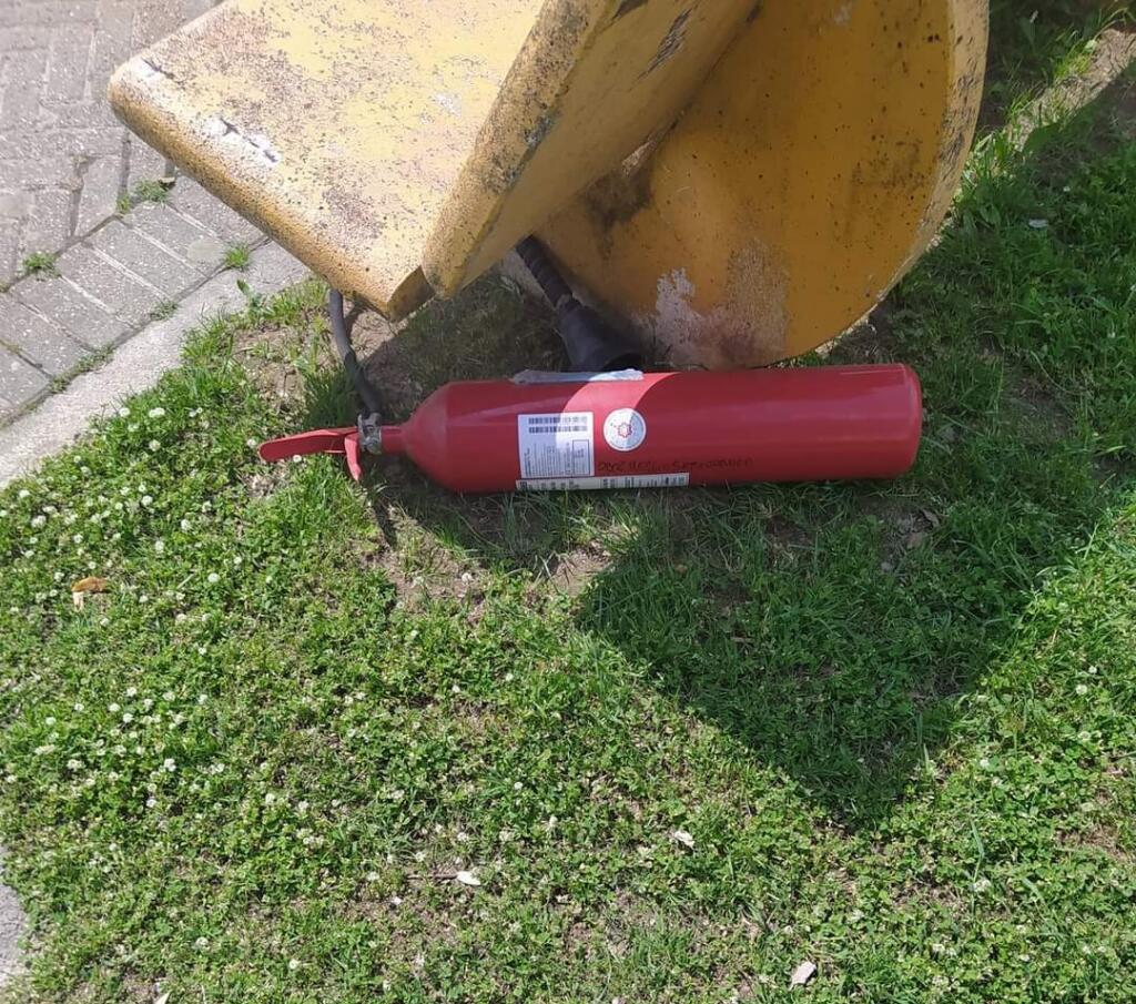 Estintore nel parco pubblico