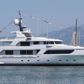 Varato il nuovo yacht dei Cantieri Navali Codecasa, il Codecasa 43