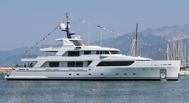 Varato il nuovo yacht dei Cantieri Navali Codecasa, il Codecasa 43