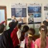 “Mare Mostro”, inaugurata alla scuola primaria Santa Dorotea di Viareggio l’esposizione dedicata all’inquinamento marino