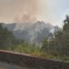 Altra notte fuori casa per gran parte degli evacuati. Incendio contenuto al 90%
