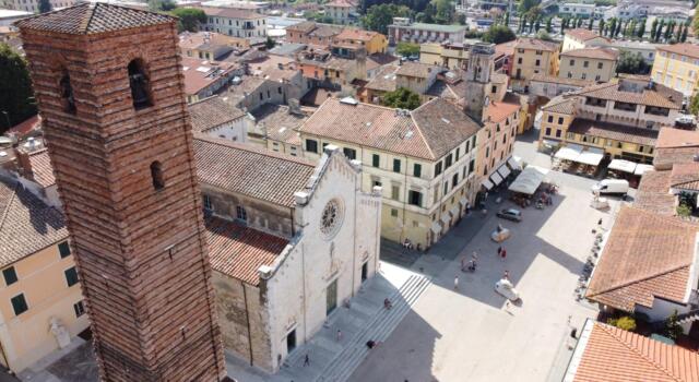 Pietrasanta, 190.000 euro per rifacimento pavimentazione di Piazza Duomo