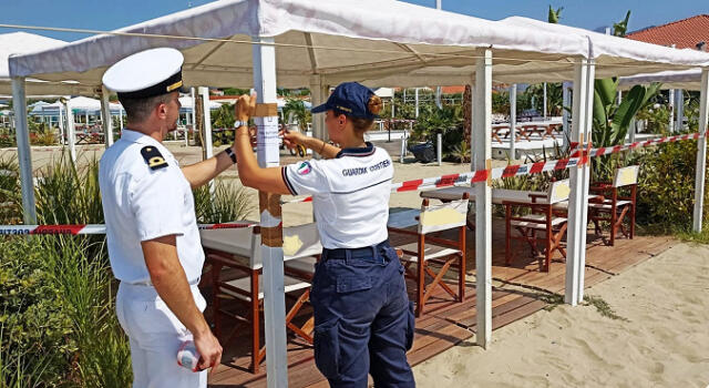 Ristoranti abusivi in spiaggia, sanzioni della capitaneria