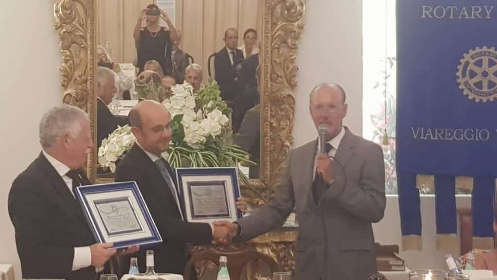 Rotary Club Viareggio Versilia La consegna delle targhe