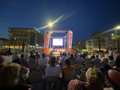 Grande successo per la  “Via del benessere”, organizzata dal Centro Medico Versilia
