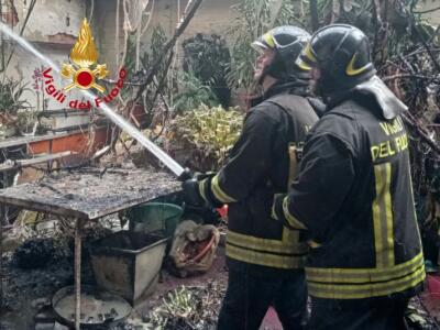 Incendio in negozio di fiori a Viareggio