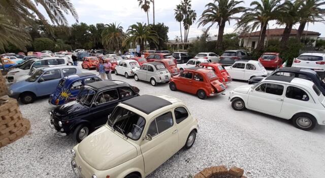 Le 500 storiche incantano la Versilia. Grande successo per il Raduno organizzato da Fiat 500 Club Italia