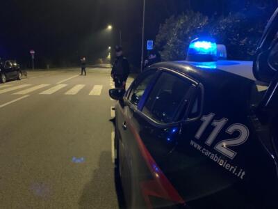 Controlli straordinari Carabinieri Viareggio: due denunce e due esercizi commerciali chiusi