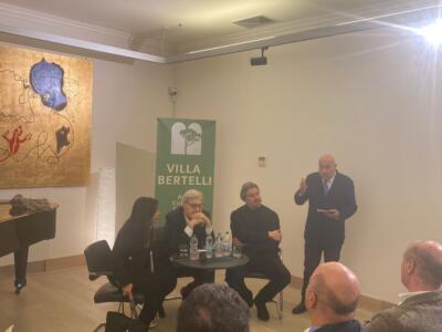 “Julius Evila lo spirituale nell’arte”, con Vittorio Sgarbi a Villa Bertelli
