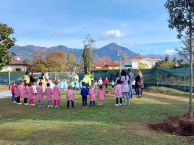 <strong>La “Giornata degli alberi” con i bimbi delle scuole</strong>