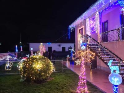 Si accendono le luci di Natale a Seravezza, gli interventi del comune per illuminare il territorio