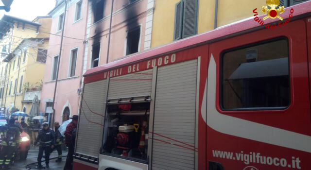 In fiamme appartamento in centro a Pietrasanta