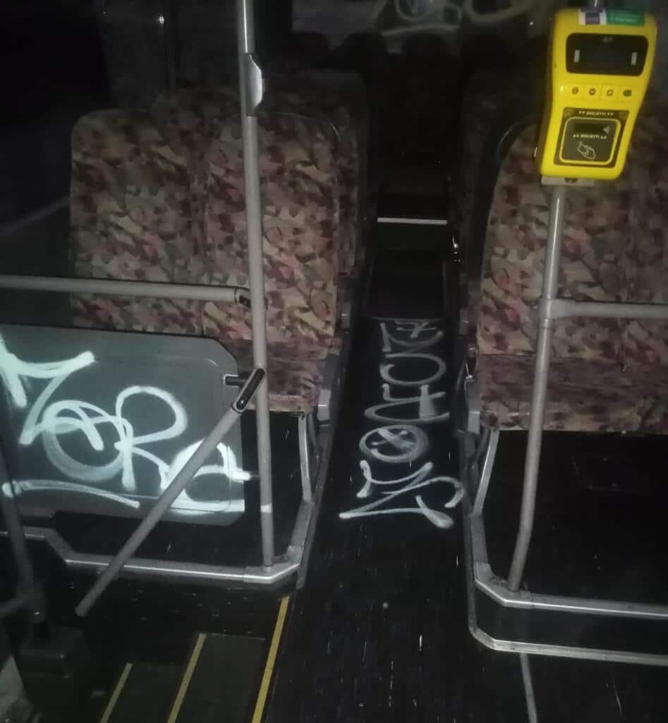bus vandalizzati 1