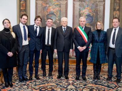 Il Carnevale di Viareggio al Quirinale: al presidente Mattarella consegnato il Burlamacco d’oro 2023