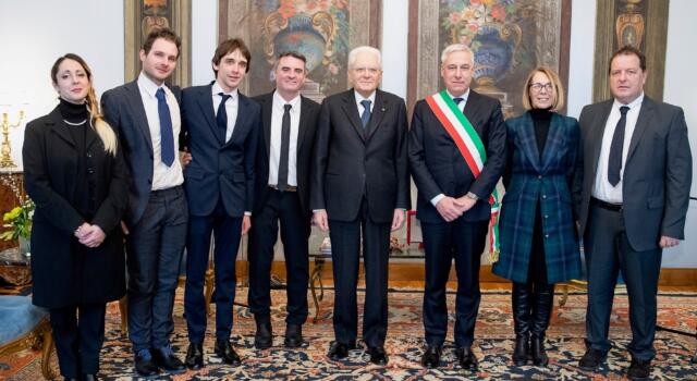 Il Carnevale di Viareggio al Quirinale: al presidente Mattarella consegnato il Burlamacco d’oro 2023