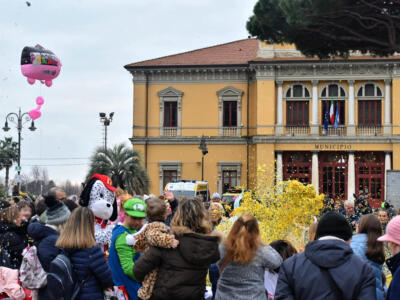 Pietrasanta: più di 200 bambini alla festa in piazza Matteotti