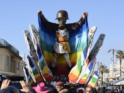 Petizione contro sfilata banda Nato al Carnevale di Viareggio