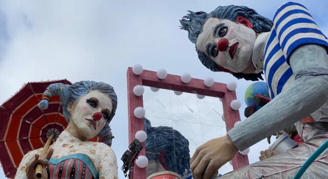 Carnevale di Viareggio, le foto del primo corso