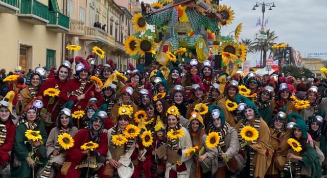 Le magnifiche foto del terzo weekend del Carnevale di Viareggio