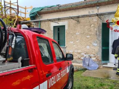 Crolla parete di una casa a Seravezza, nessun ferito