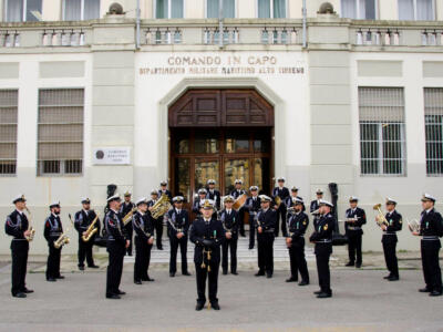 La Fanfara della Marina per festeggiare piazza XXIV Maggio a Tonfano