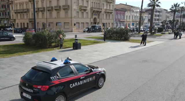 Ubriaco, offende e spintona i carabinieri durante un controllo: arrestato per resistenza e oltraggio