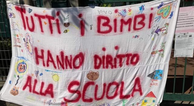 Lunedì 15 corteo a Torre del Lago in difesa della scuola