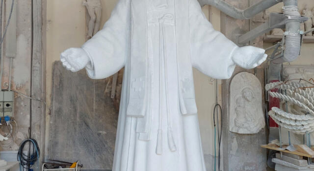 La scultura di Sant&#8217;Andrea in lavorazione per il Vaticano