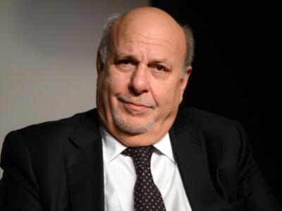 Il giornalista statunitense Alan Friedman al Caffè della Versiliana, martedì 25 luglio alle ore 18,30