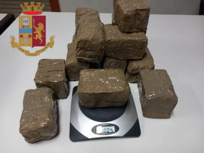 15 chili di hashish in auto, arrestato 44enne a Forte dei Marmi