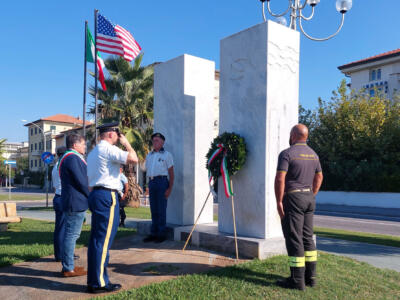 11 settembre in piazza America: memoria, amicizia e libertà. Il ricordo a Pietrasanta