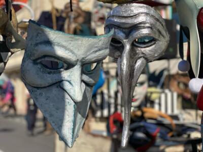 Viareggio: Gdf sequestra 6.500 prodotti non sicuri destinati al Carnevale 