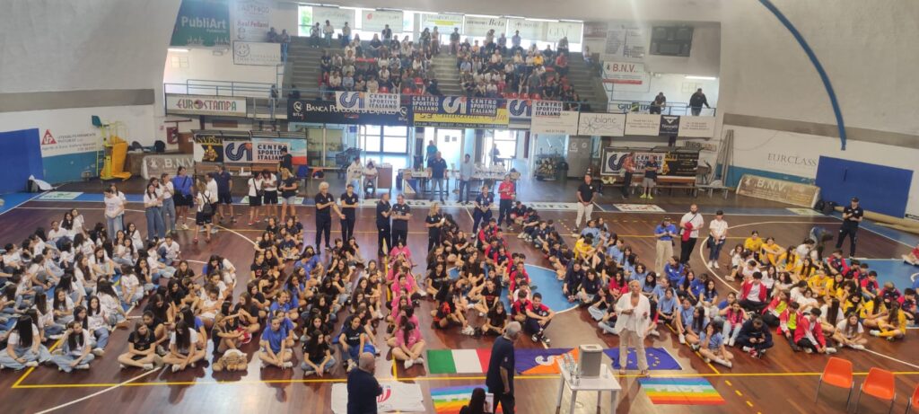 Foto manifestazione CSI 25 05 2025 atleti e atlete dalla tribuna