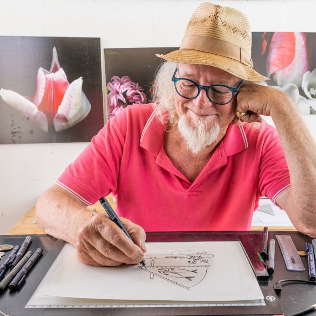 robin bell sketching his daily drawing 01