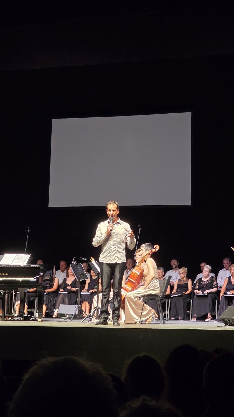 Il maestro Andrea Albertini parla al pubblico della Versiliana